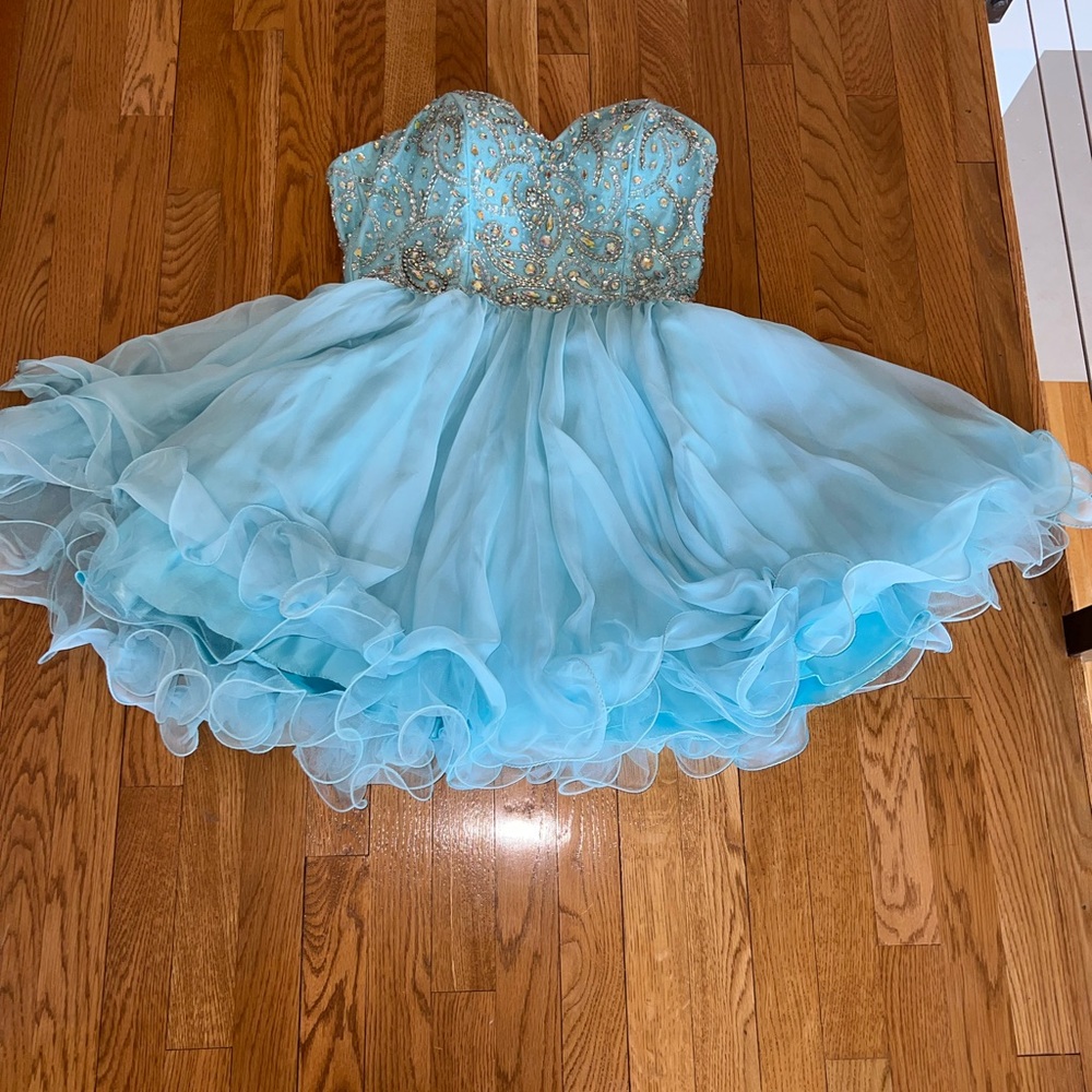 HANNAH S Short sky blue sleeveless formal dress. Size 12